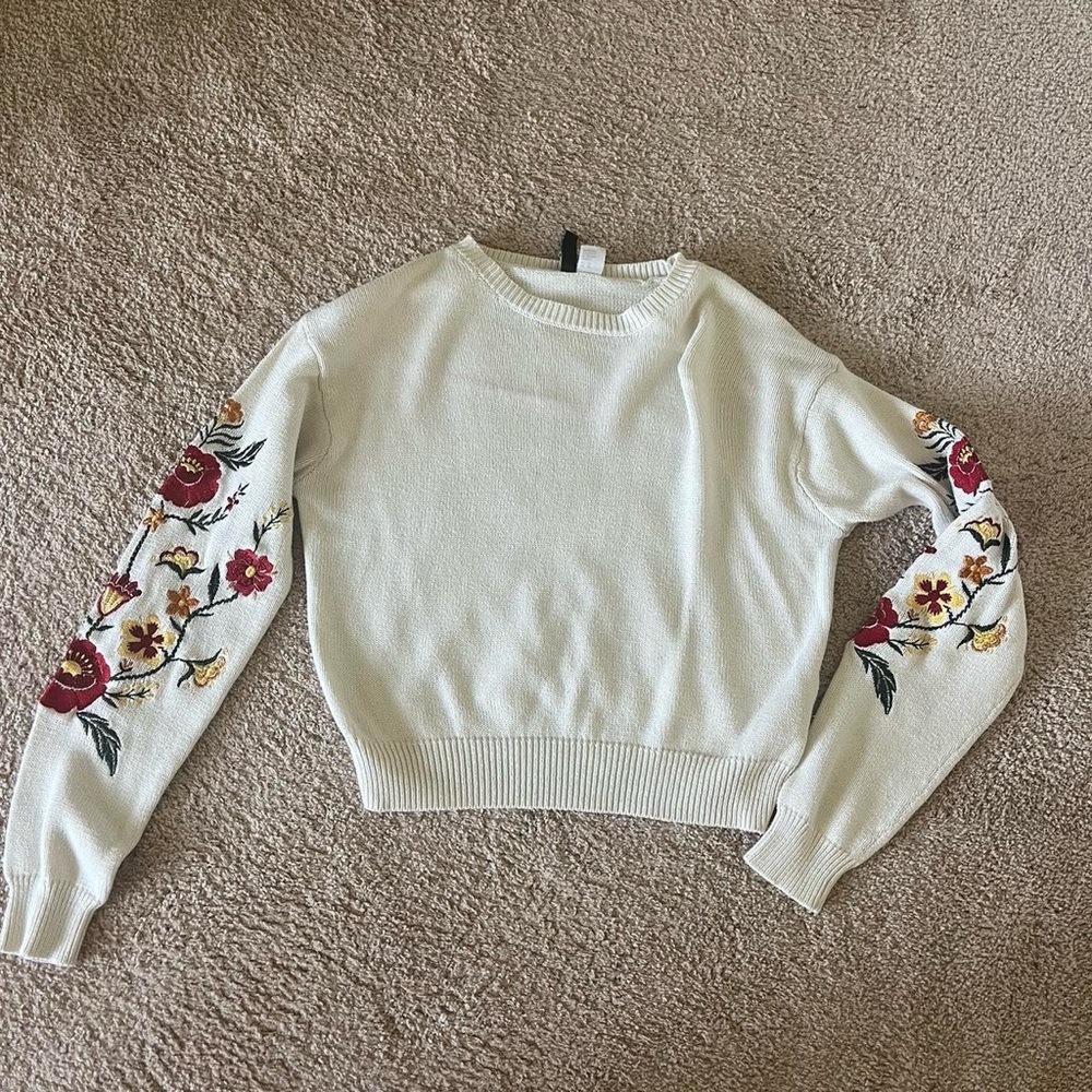 Floral Embroidered Cropped White Sweater